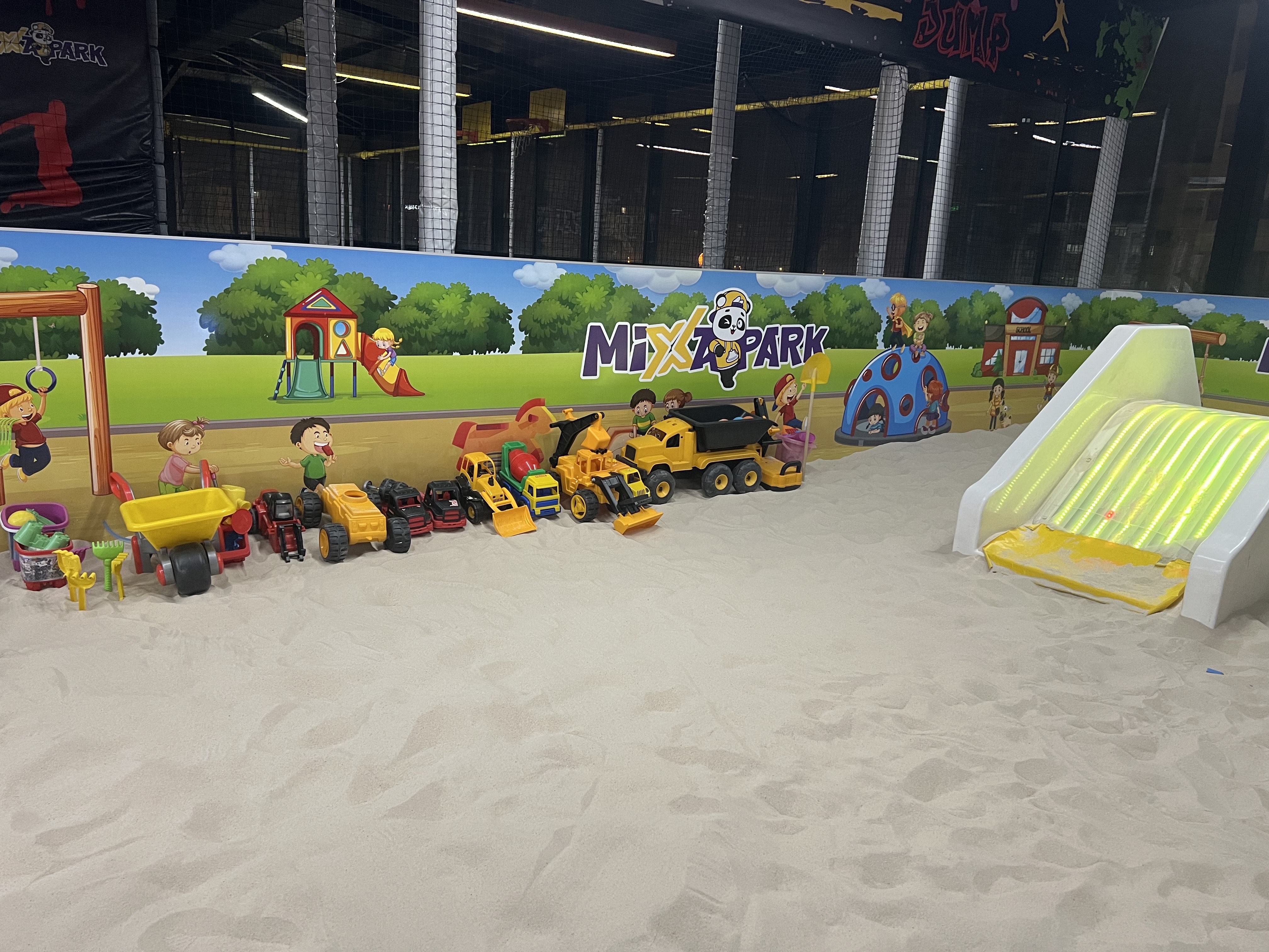 Mixapark Kayseri Çocuk Eğlence Merkezi - Kum Havuzu, Oyun Parkı ve Indoor Aktivite Alanı Genel Görünümü